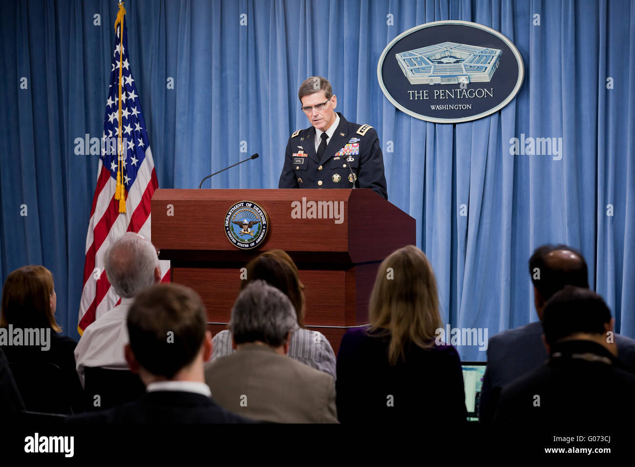 Washington, DC, USA. 29. April 2016. Armee-General Joseph L. Votel, Leiter des US Central Command, berichtet, dass das Verteidigungsministerium nahm disziplinarische Maßnahmen gegen 16 seiner Service-Mitglieder über einen tödlichen Luftangriff auf ein Krankenhaus in Kunduz, Afghanistan im Jahr 2015, sondern, dass die Katastrophe nicht zu "Kriegsverbrechen", wegen des Mangels an Absicht. Bildnachweis: B Christopher/Alamy Live-Nachrichten Stockfoto