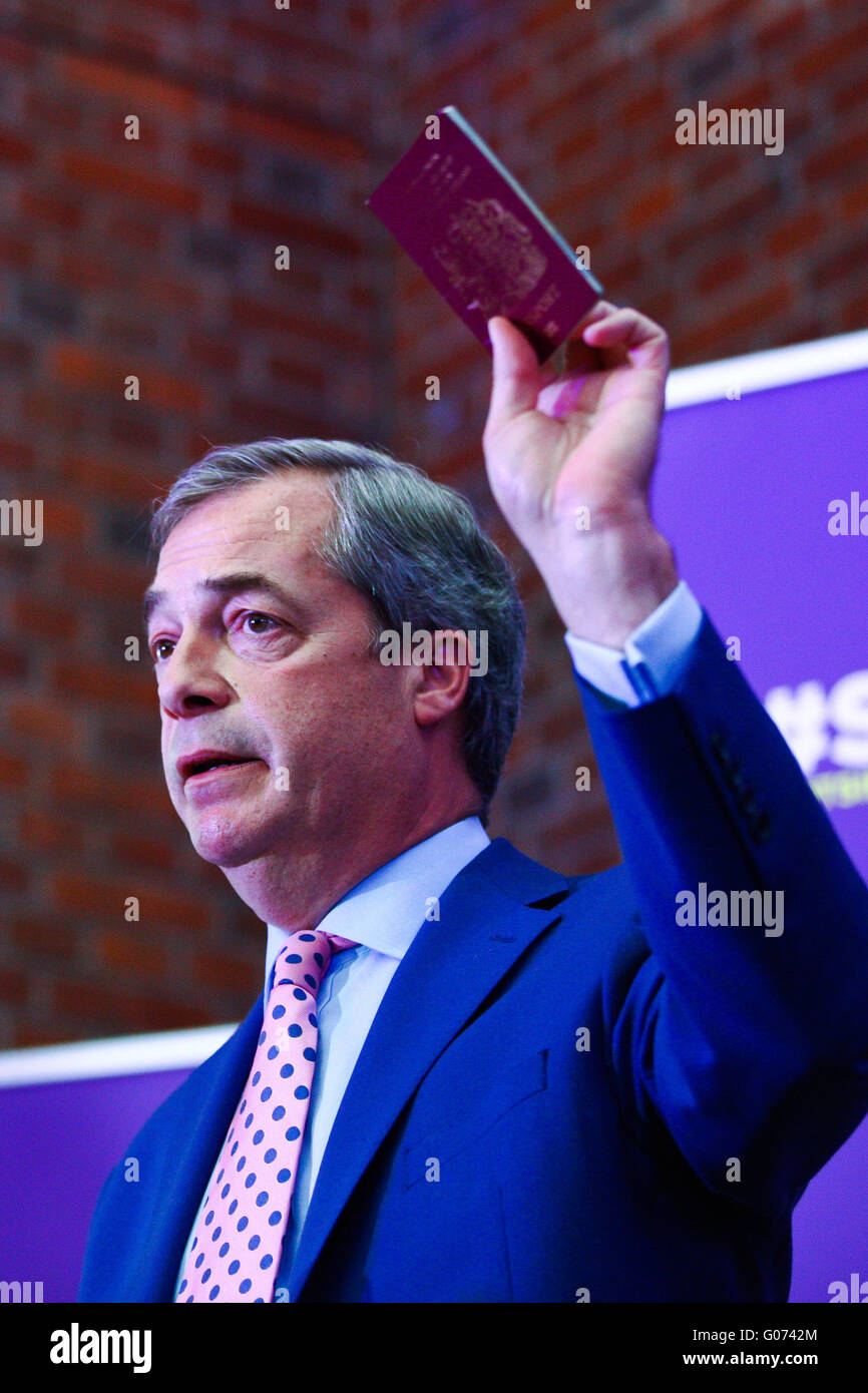 London, UK. 29. April 2016. Die UKIP Führer Nigel Farage warnt davor, dass EU-Asyl-Plan führte zu Extremisten könnte und fordert, dass die UK wäre sicherer außerhalb EU Kredit sein: Dinendra Haria/Alamy Live News Stockfoto