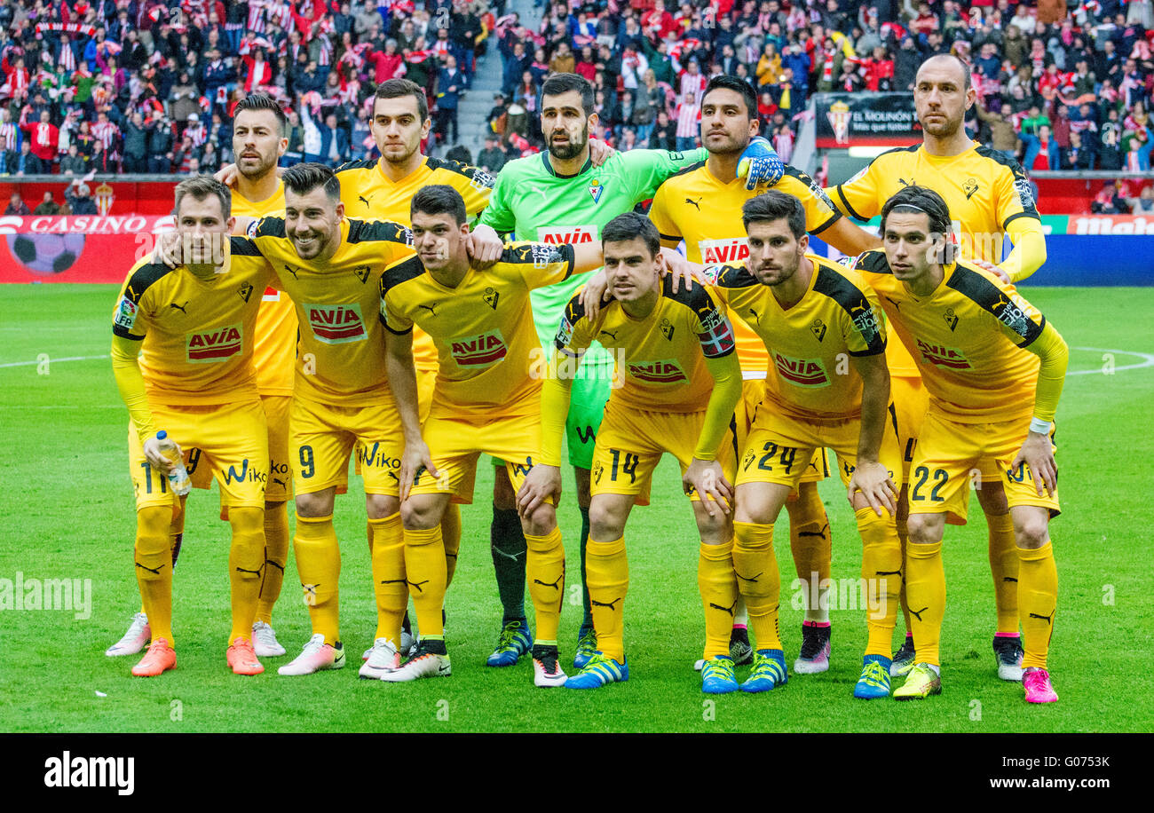 Gijón, Spanien. 29. April 2016. Anfängliche Sie Team von SD Eibar während Fußballspiel des spanischen "La Liga" zwischen Real Sporting de Gijon und SD Eibar Molinón Stadion am 29. April 2016 in Gijon, Spanien. Bildnachweis: David Gato/Alamy Live-Nachrichten Stockfoto