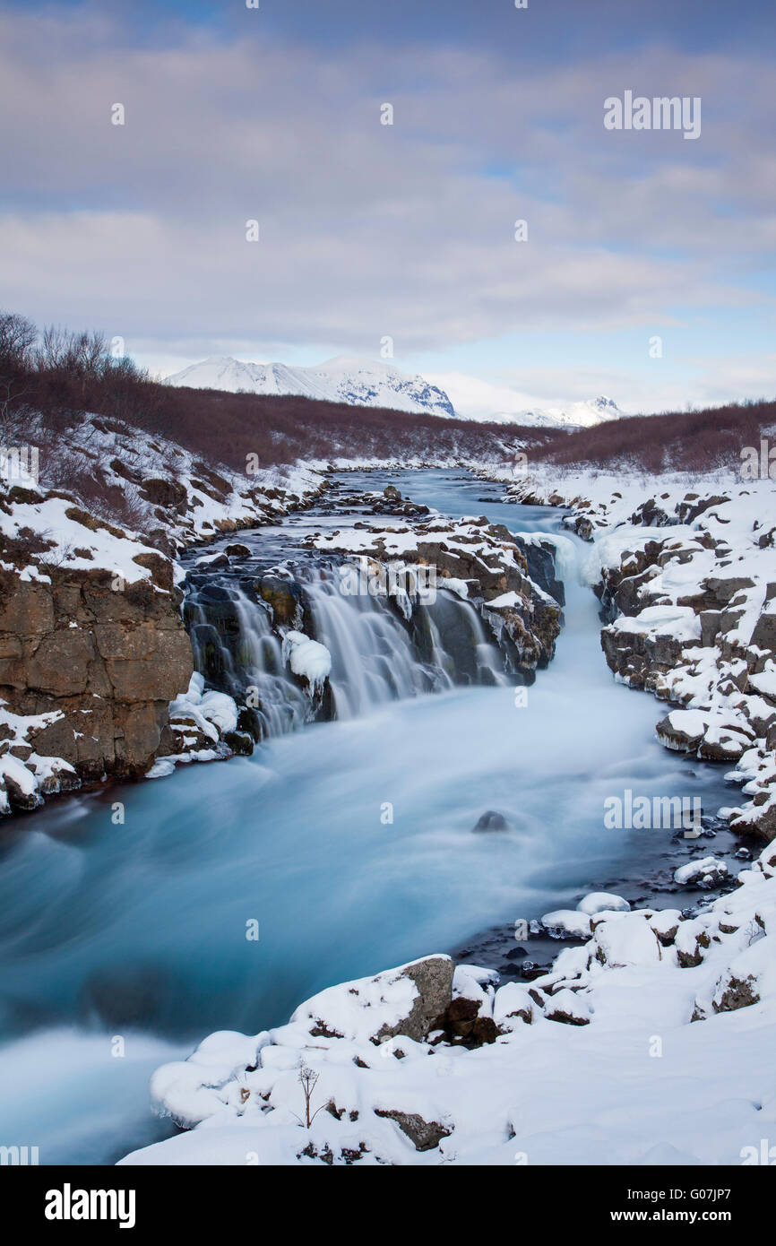 Hlauptungufoss-Wasserfall am Fluss Bruara im Winter, Suedland, Island Stockfoto