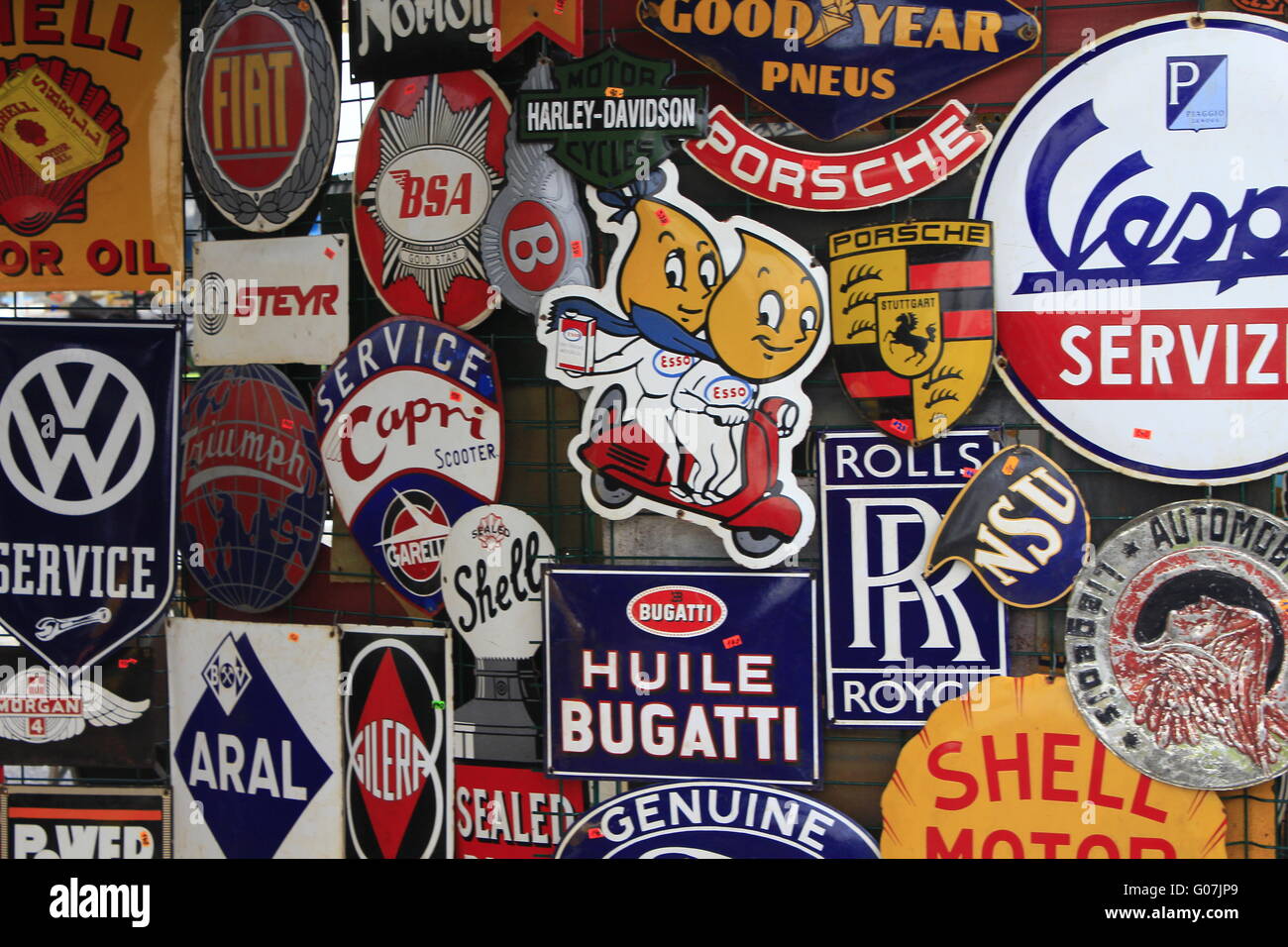 Altes metall ford service zeichen -Fotos und -Bildmaterial in hoher ...