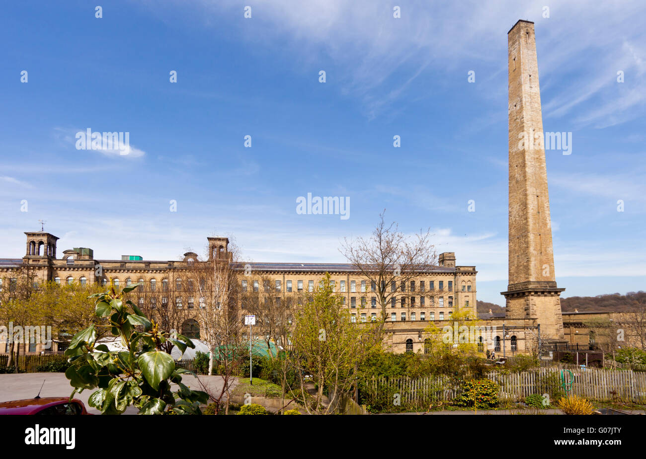 Salts Mill, gebaut von Titus Salt im Mittelpunkt der Saltaire, das Modelldorf schuf er in der Nähe von Bradford, West Yorkshire, England Stockfoto