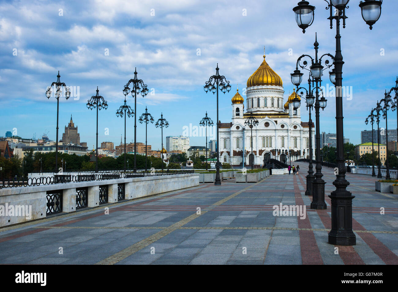 Patriarch Brücke Lampen und Kathedrale von Christus dem Erlöser in Moskau, Russland Stockfoto