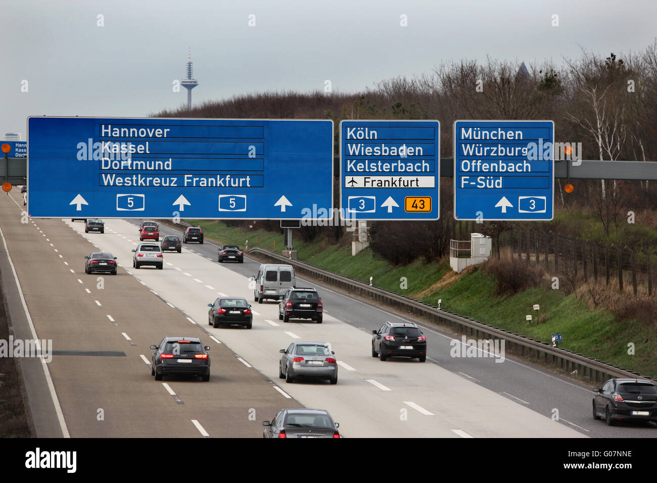 vier Bahnen Autobahn in Deutschland Stockfoto