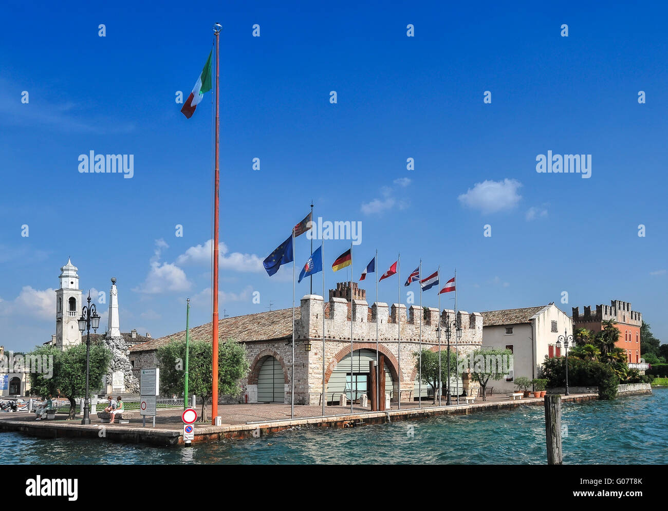 Hafen von Lazise Stockfoto