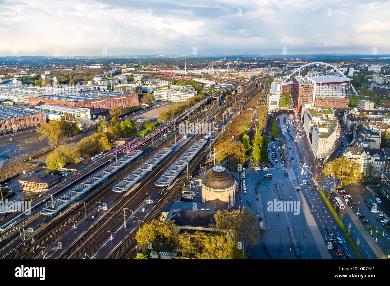 Bahnhof messe deutz Fotos und Bildmaterial in hoher Auflösung Alamy