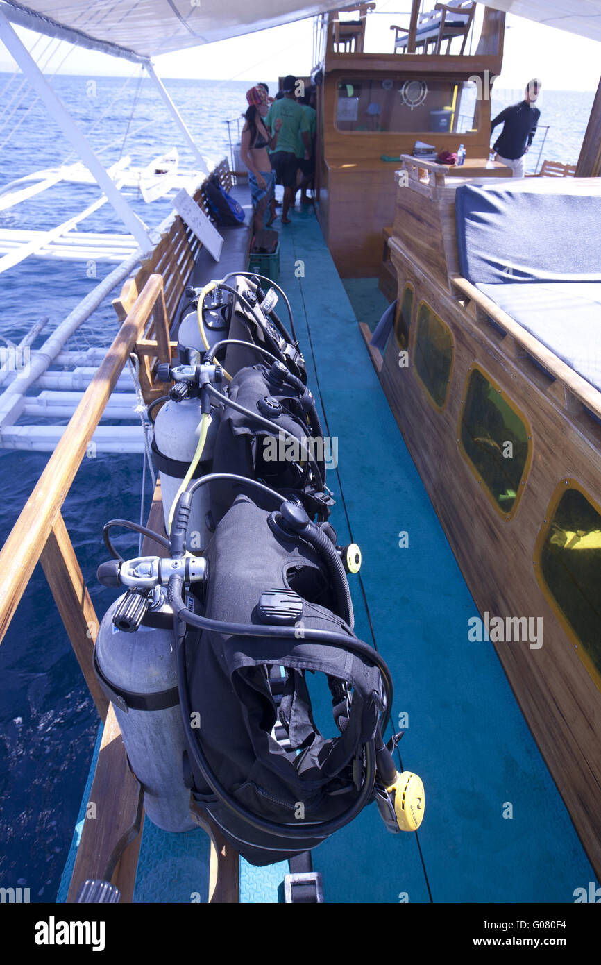 Tauchausrüstung auf einem Boot Stockfoto