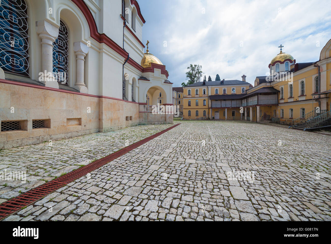 Der Innenhof des Klosters neue Athos oder Akhali Atoni ist eine Stadt in Gudauta Petrograd von Abchasien Stockfoto