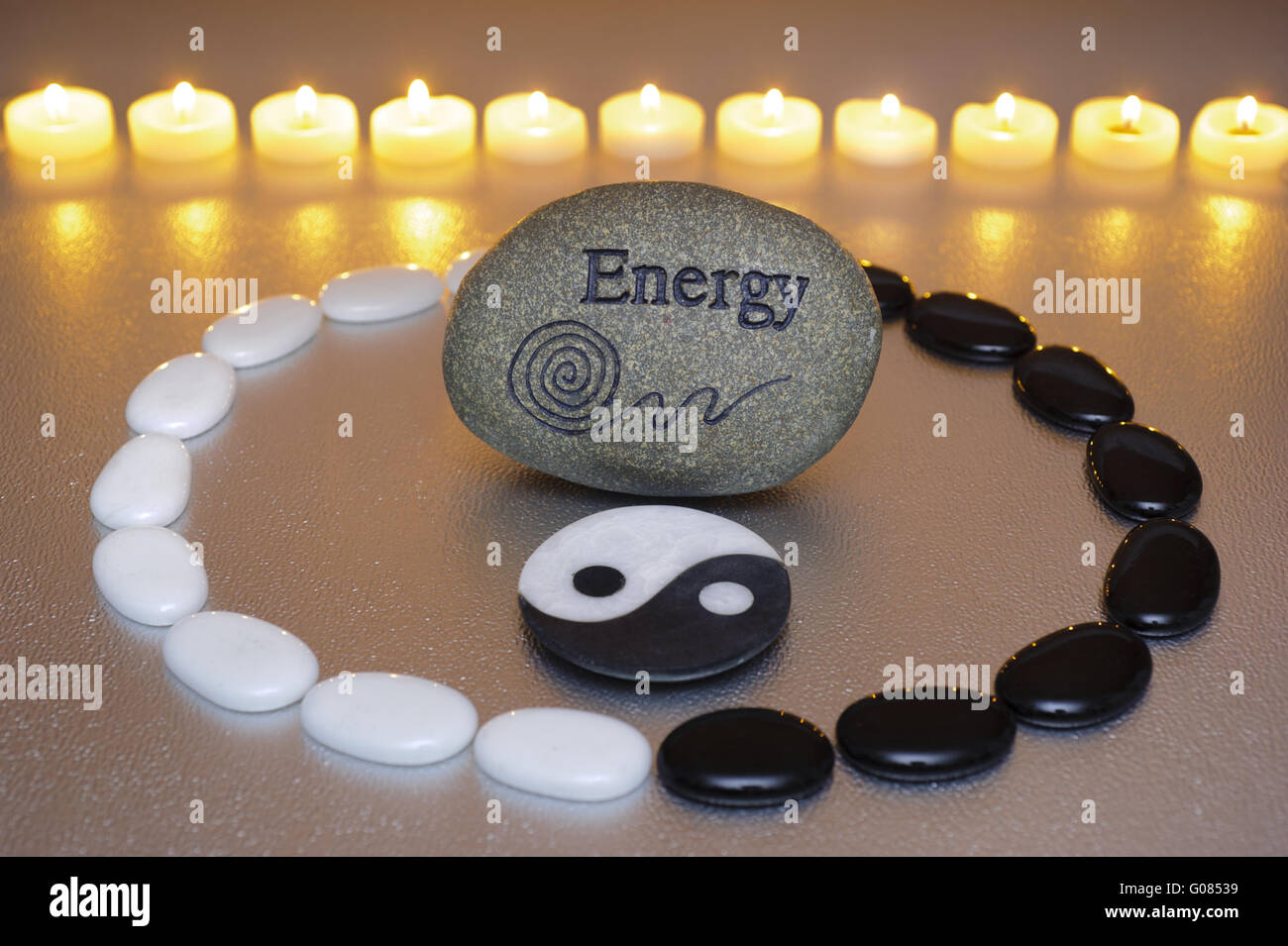 Zen-Garten mit Stein von Energie- und Yin Yang Stockfoto