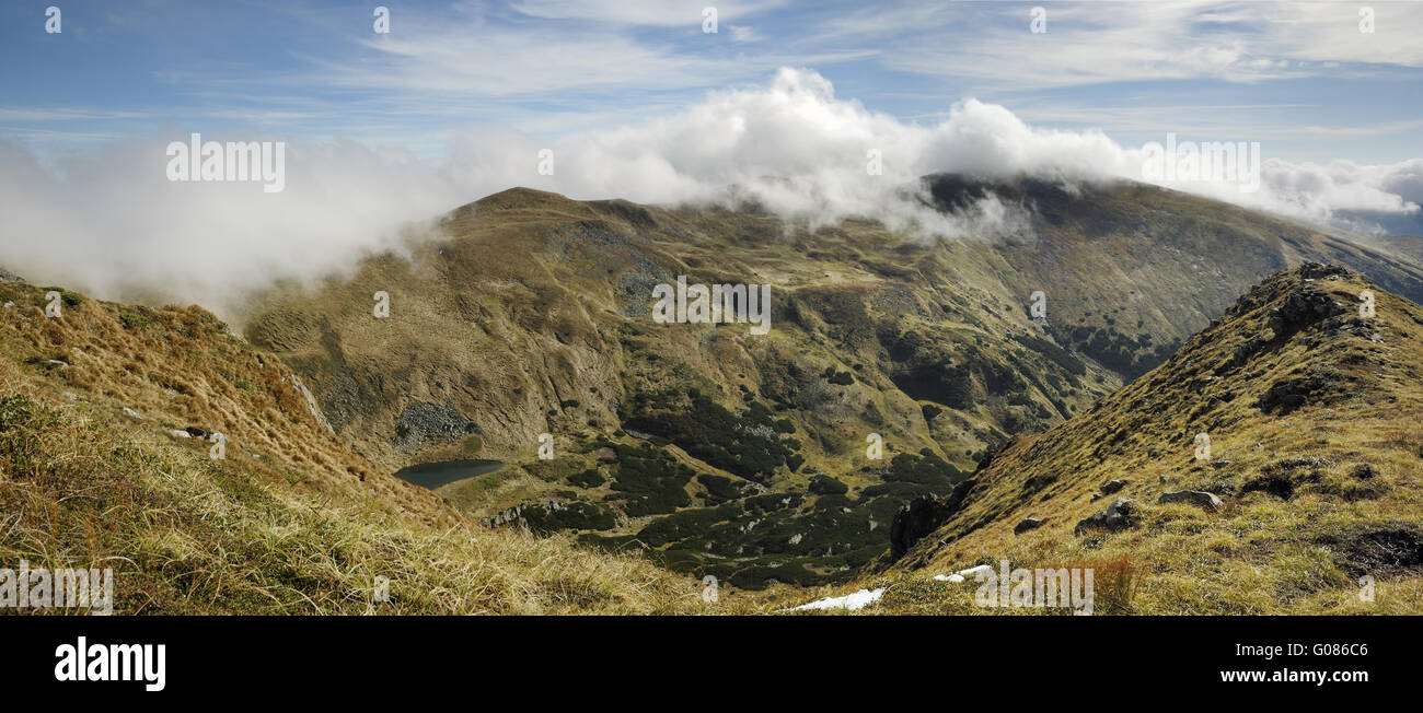 schöner Panoramablick über die Karpaten Stockfoto