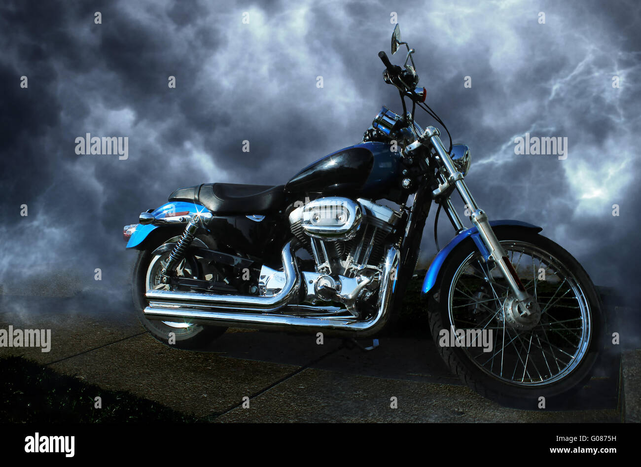 Motorrad auf Sturm Stockfoto
