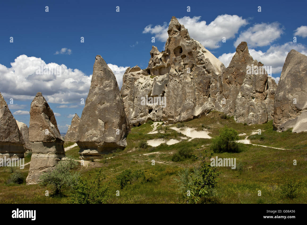 festungsartigen Tuff-Felsen mit Lagerräumen, Türkei Stockfoto