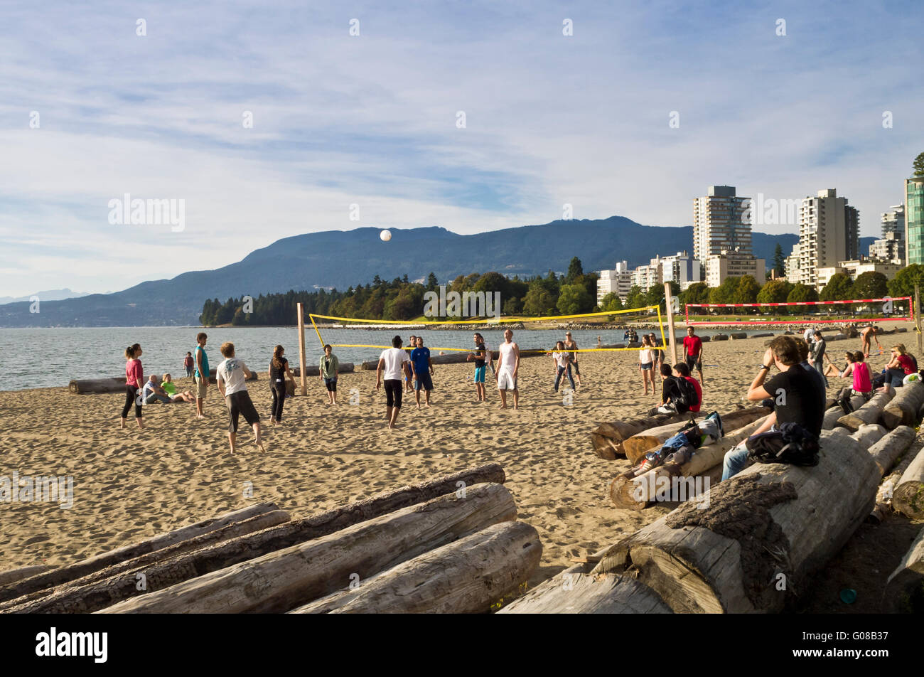 Beach-Volleyball am Strand von English Bay - Vancouver, Kanada Stockfoto