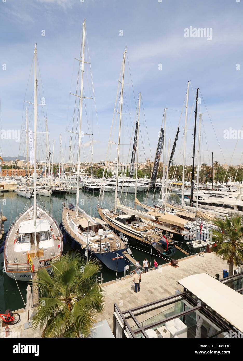 Palma International Boat Show 2016 und Palma Superyacht 2016 - Pre-Opening-Bilder - Superyachten in Forground und Yachten Stockfoto