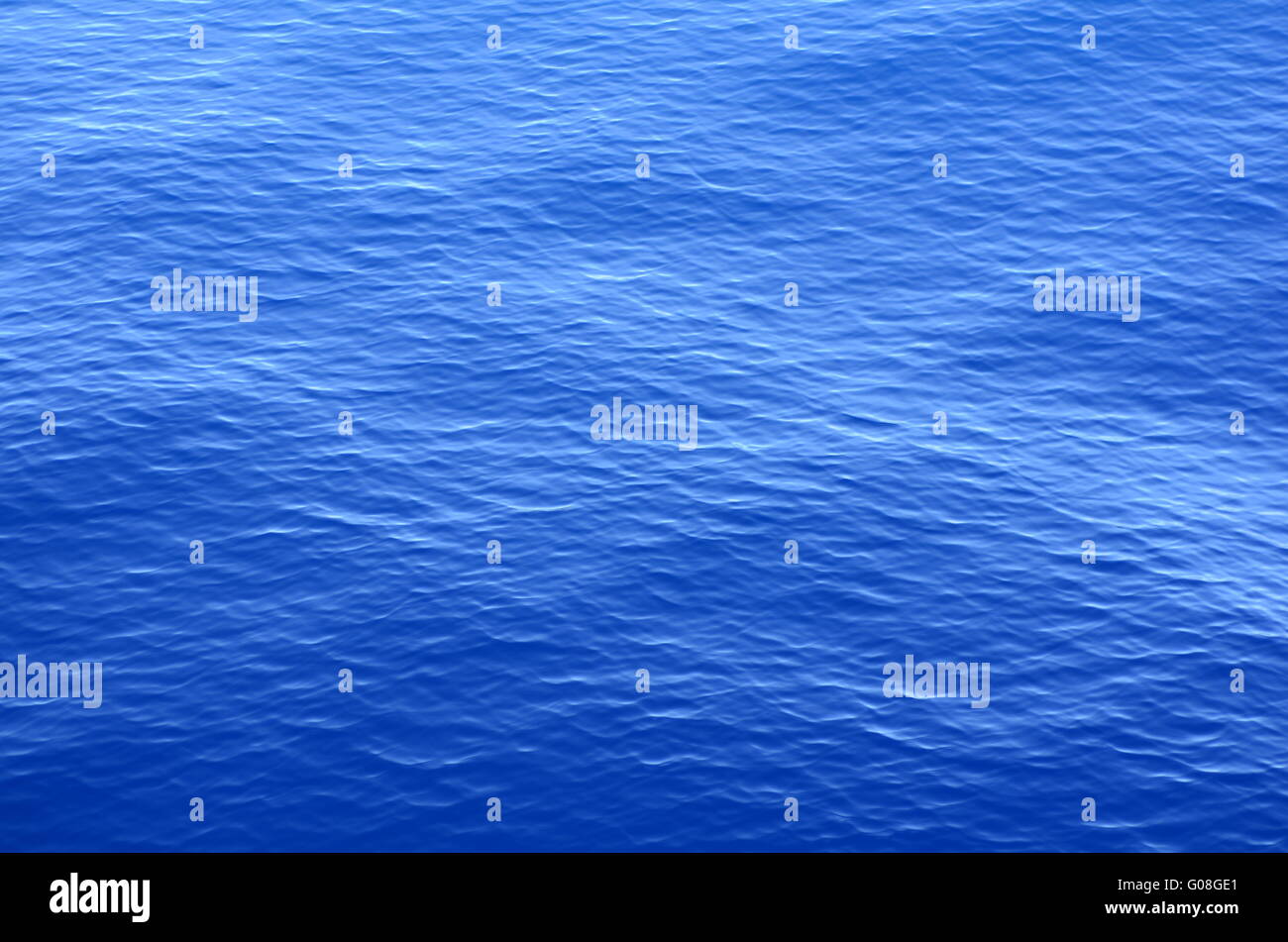 Abstrakte Hintergrundtextur des ruhigen tropischen Meerwassers Stockfoto