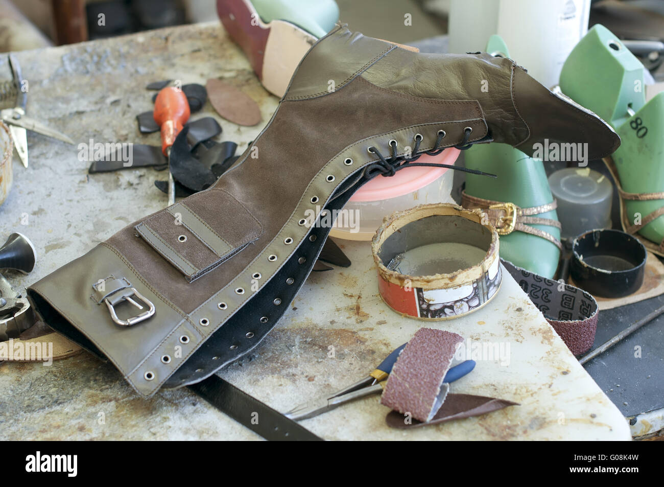 Handgemachte Herstellung von Schuhen. Unvollendete boot Stockfoto