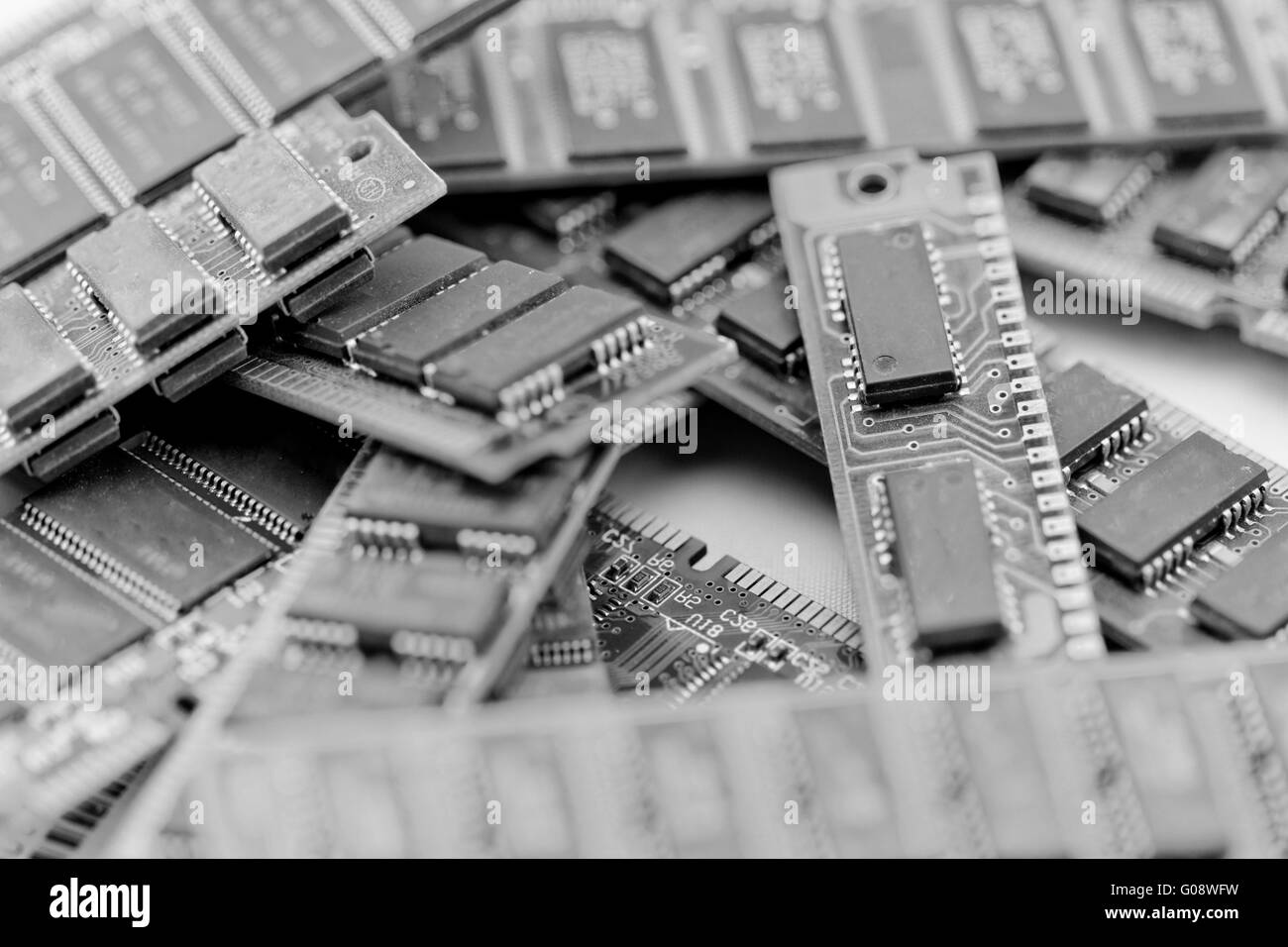 Viele verschiedene Computer-Speichermodule im bw (RAM Stockfoto