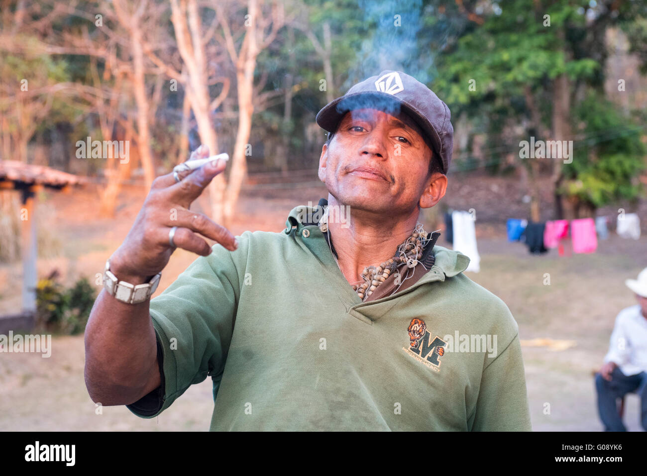 Mann Rauchen Stockfoto