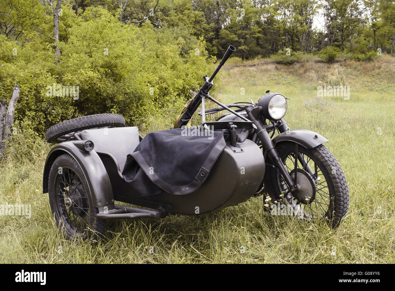 Altmodische Sowjet Motorrad mit Beiwagen seit dem zweiten Weltkrieg Stockfoto