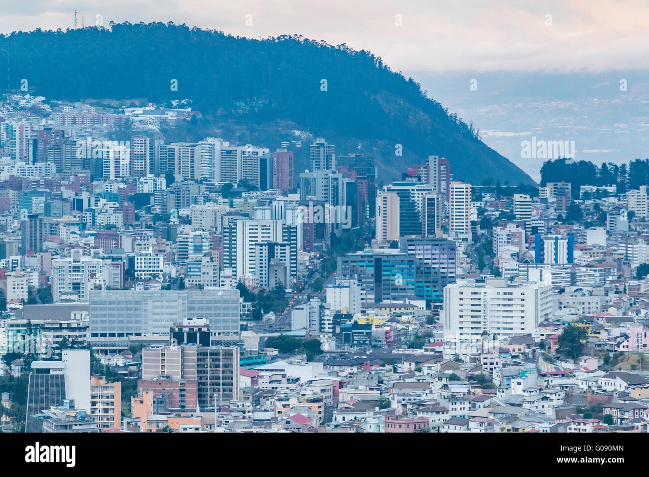 Stadtbild Panorama Luftaufnahme vom Panecillo Sicht der Stadt Quito, Ecuador. Stockfoto