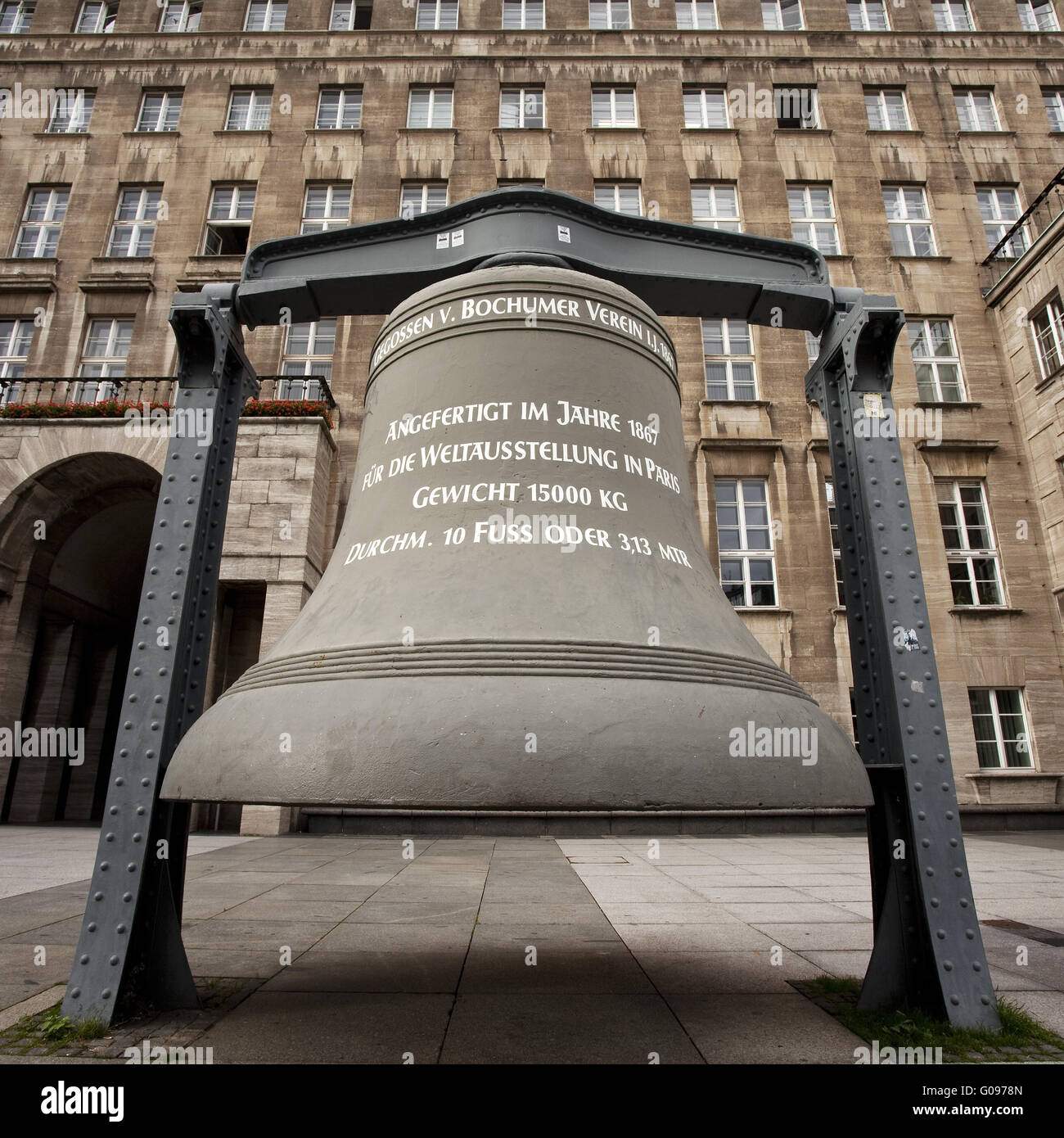 Bell vor dem Rathaus, Bochum, Deutschland. Stockfoto