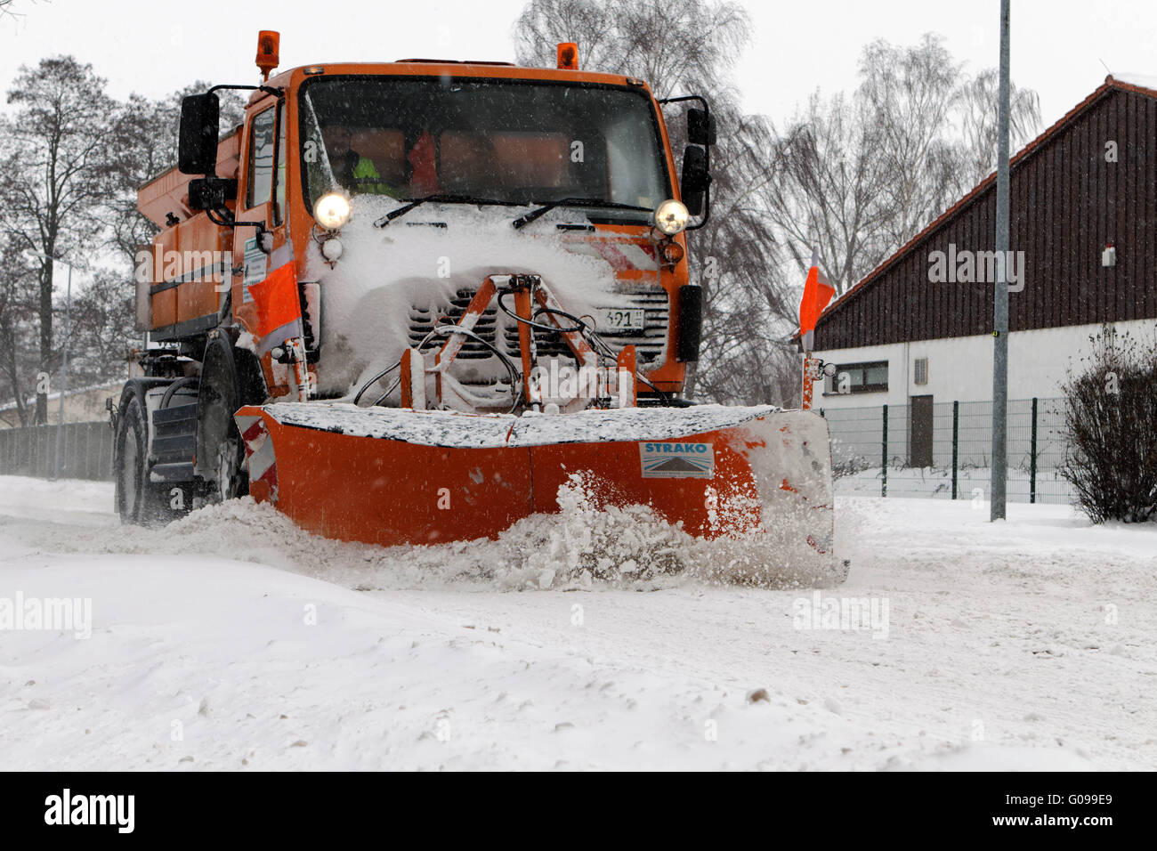 Verwendung von Winterdienst in Leipzig. Stockfoto