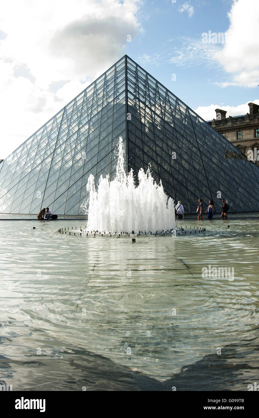 Der Louvre Glaspyramide Stockfoto