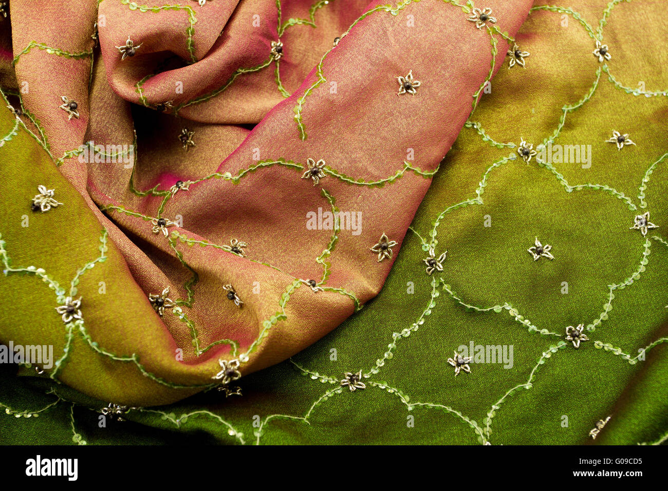 Rosa und grün satin Textil Hintergrund (Nahaufnahme) Stockfoto