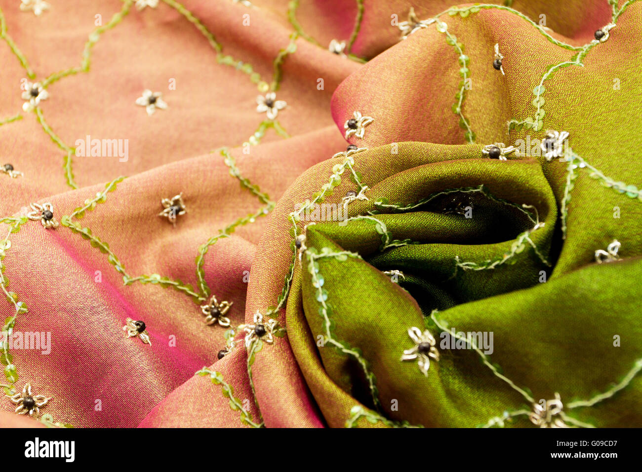 Rosa und grün satin Textil Hintergrund (Nahaufnahme) Stockfoto