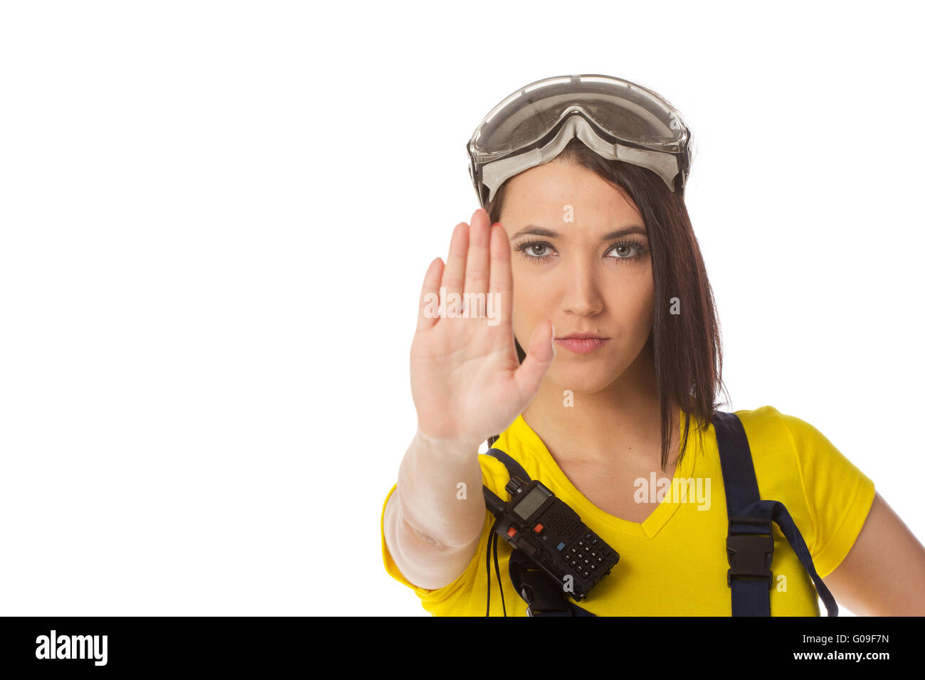 Eine weibliche Bauarbeiter ein Stopp-Signal - isoliert halten. Stockfoto