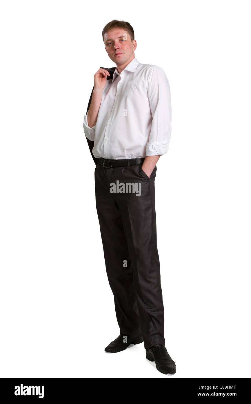 Geschäftsmann mit Jacke auf Schulter und Hand in der Tasche posieren und lächelnd Stockfoto
