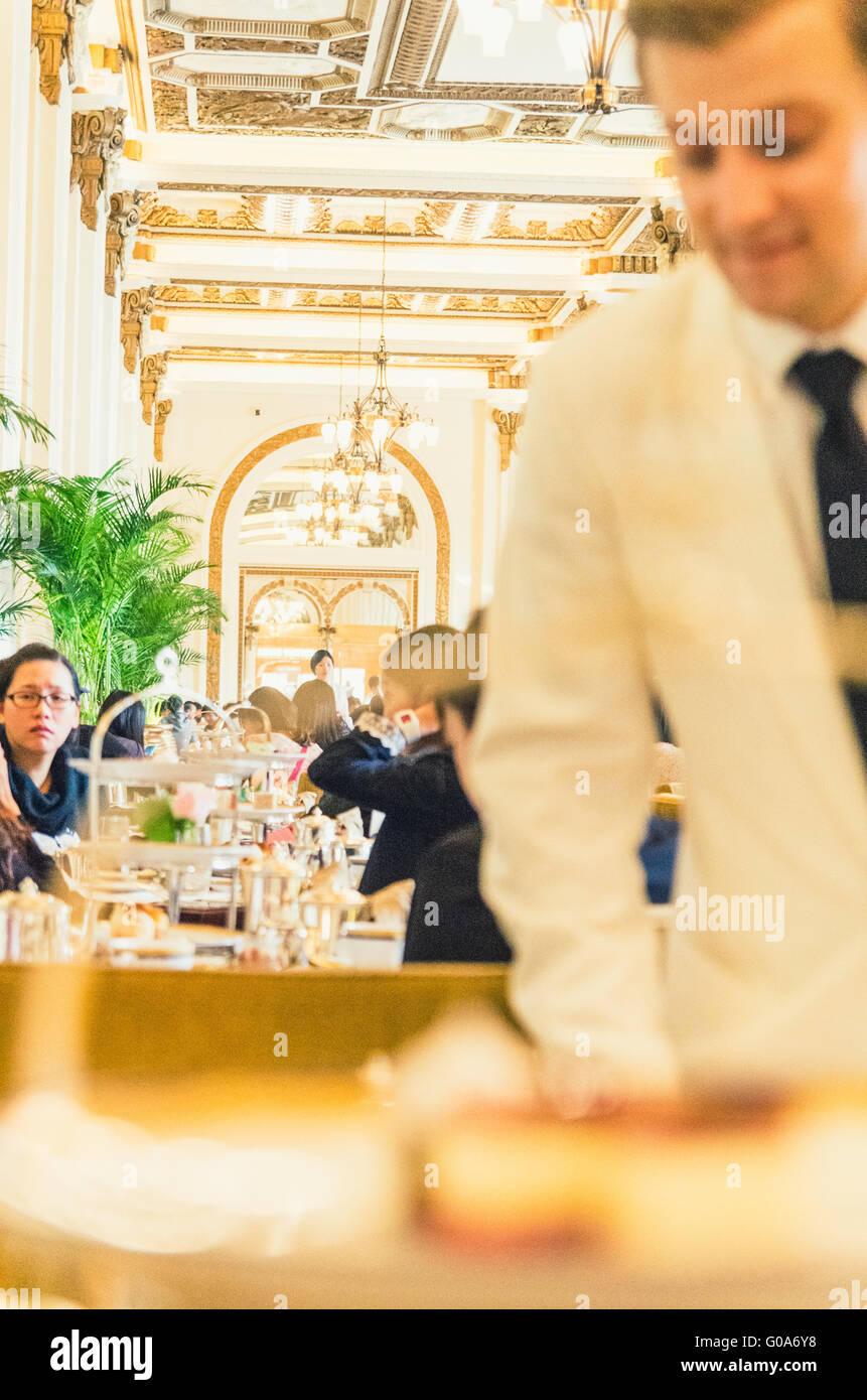Am Nachmittag High Tea-Time im Peninsula Hong Kong Stockfoto