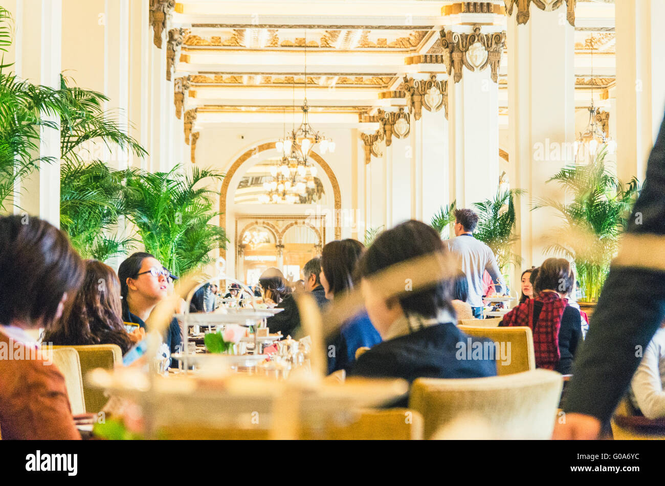 Am Nachmittag High Tea-Time im Peninsula Hong Kong Stockfoto