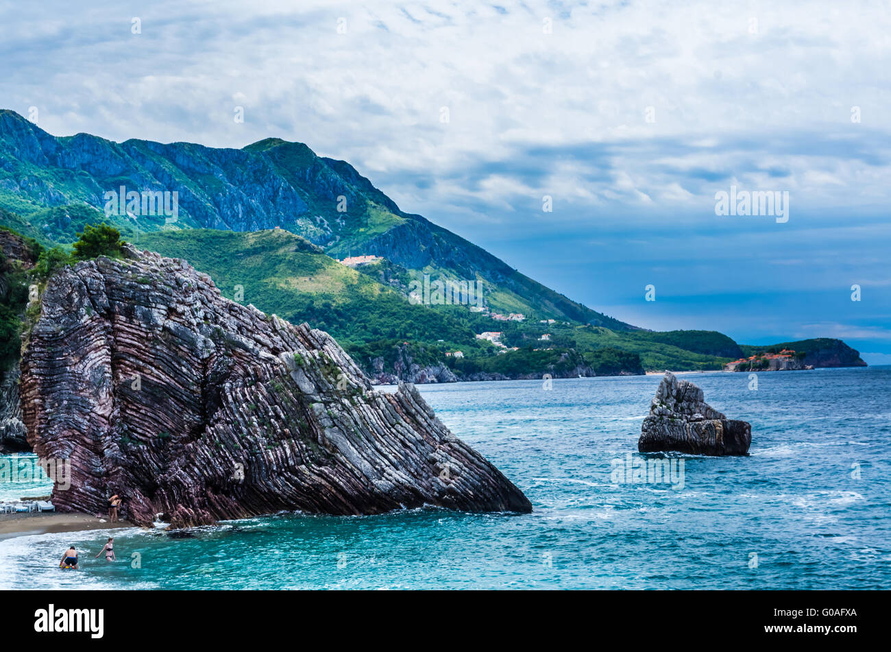 Landschaftsblick auf Meer und Berge in Montenegro Stockfoto