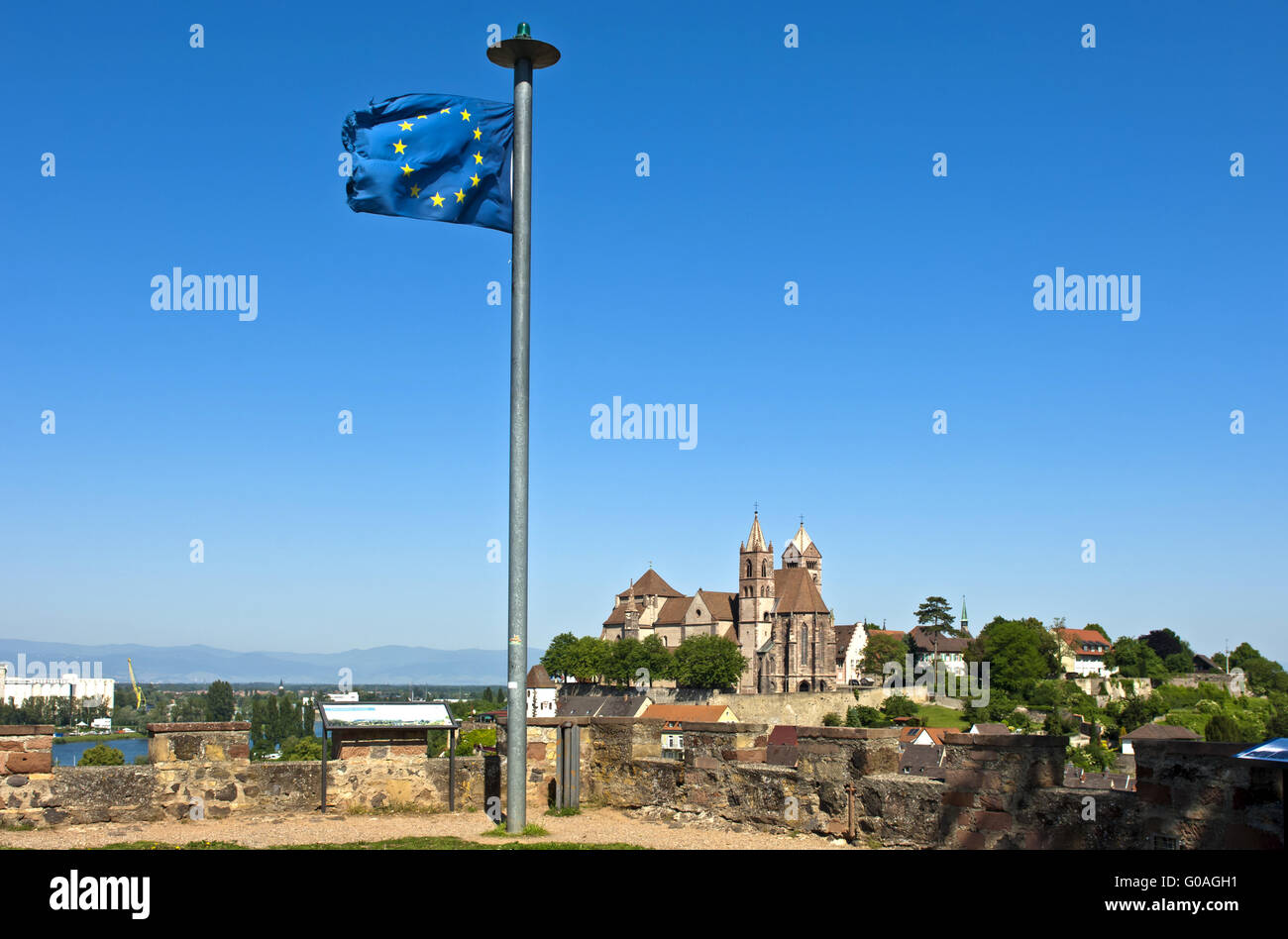 Flagge von Europa auf dem Eckartsberg, Breisach Stockfoto