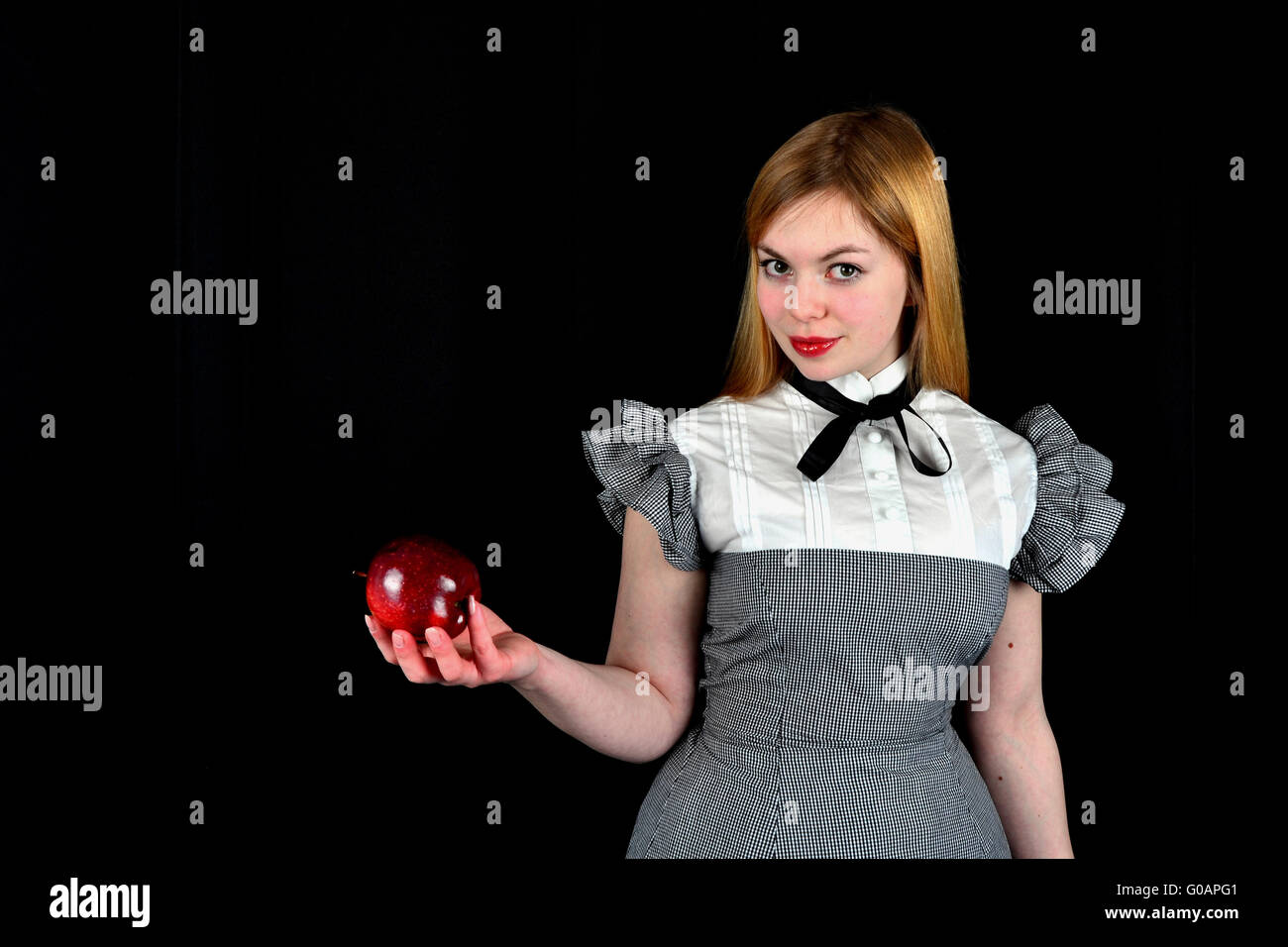 Blonde Frau mit roter Apfel Stockfoto