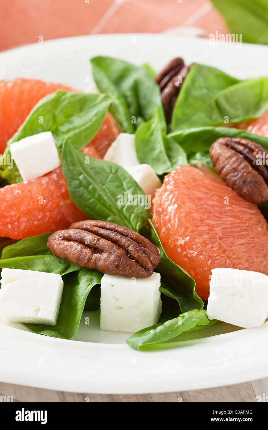 Spinat Grapefruit Ziegenkäse Salat mit Pekannuss-nu Stockfoto