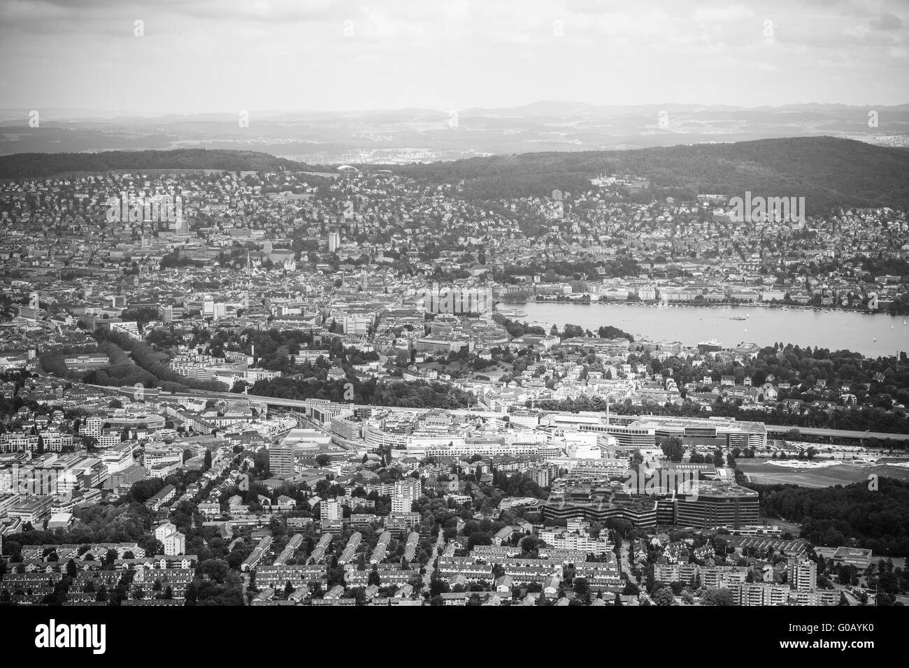 Luftaufnahme der Stadt Zürich und den See in schwarz und weiß auf den Uetliberg, Zürich, Schweiz Stockfoto