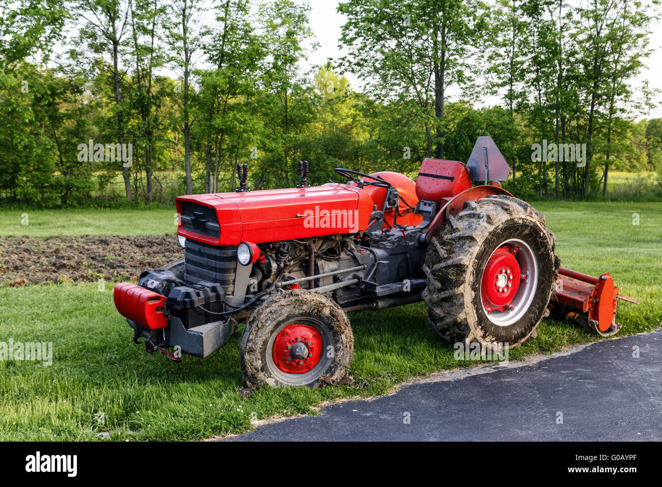 Leuchtend rote Traktor Stockfoto