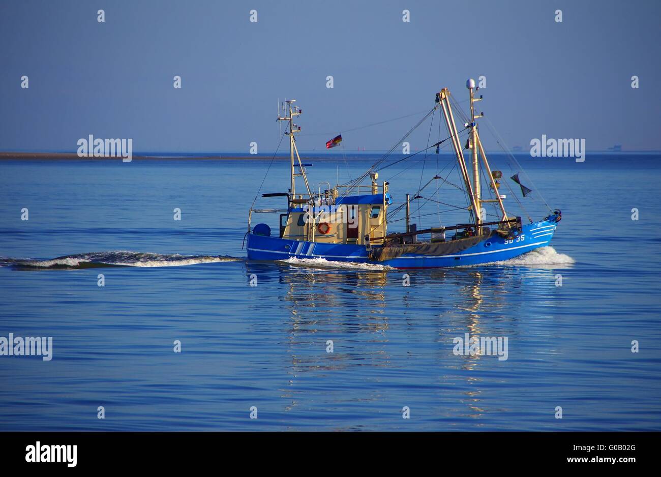 Krabben Sie-Kutter beim Fischfang in der Nordsee Stockfoto