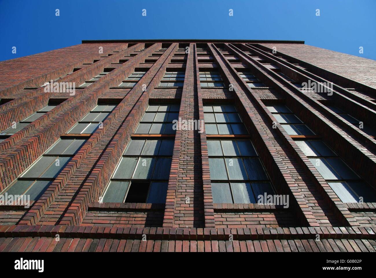 Backsteinfassade eines Fabrikgebäudes in Berlin Stockfoto