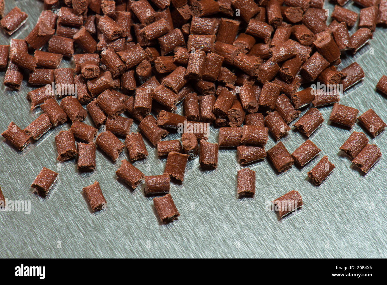 braune Polymer-Harz auf der Stahloberfläche Stockfoto