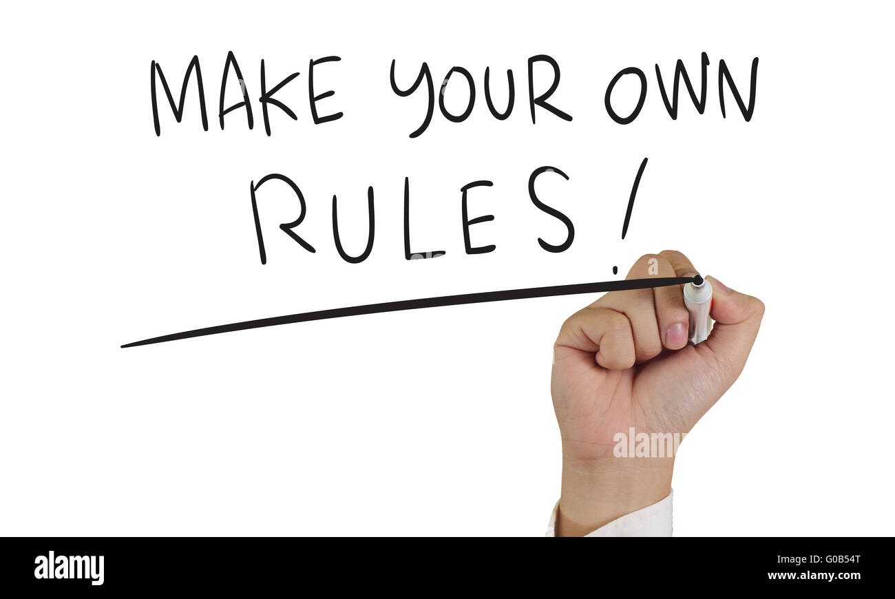 Motivations-Konzept, Bild von einer Hand mit Marker und schreiben machen Ihre eigenen Regeln, isoliert auf weiss Stockfoto