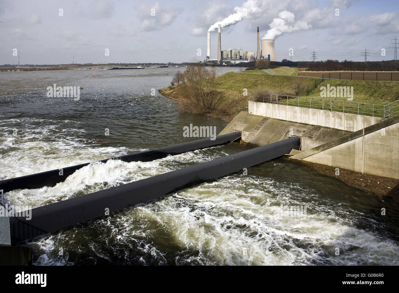 Emscher fließt in den Rhein, Dinslaken, Deutschland Stockfoto