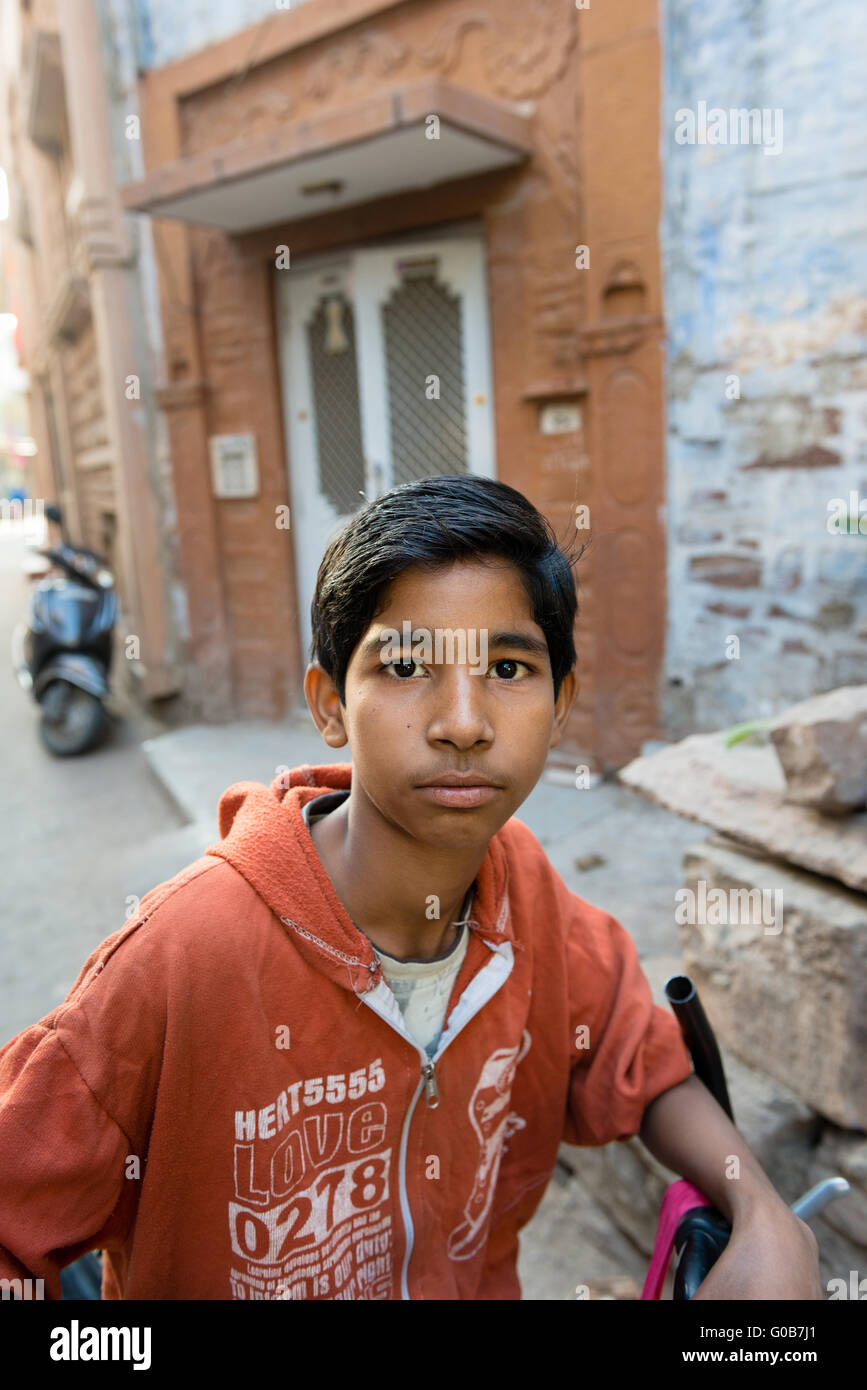 Porträt der indischen Jungen in alte Stadt Jodhpur Stockfoto