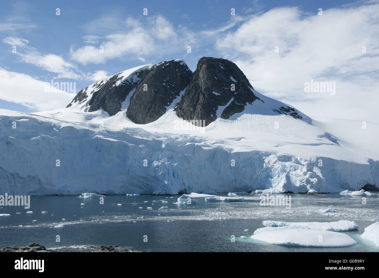 Berggipfel in der Antarktis. Stockfoto