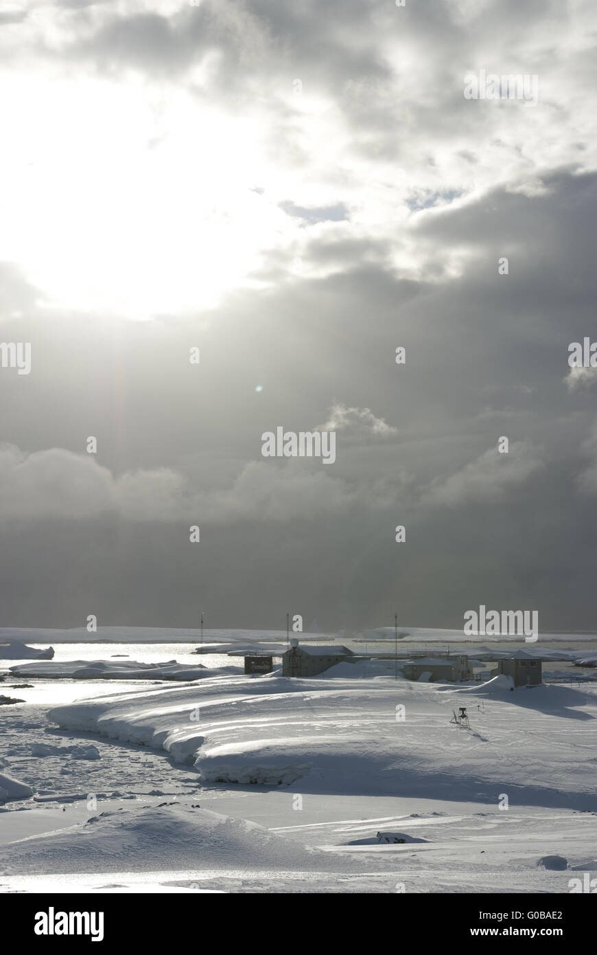 Antarktis-Station in den Winter, trüben Tag. Stockfoto