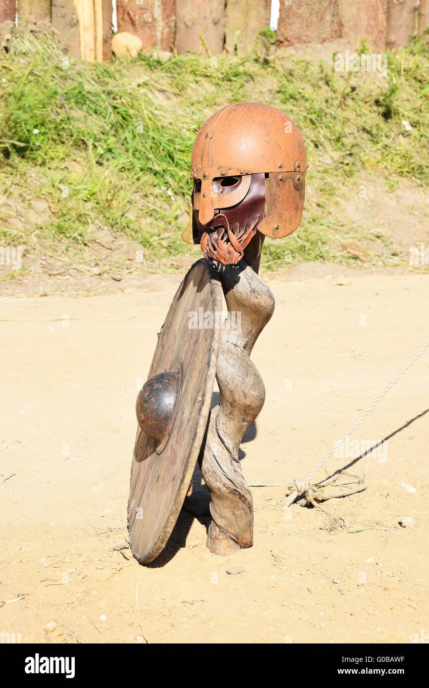 Wikinger-Helm mit Schild Stockfoto