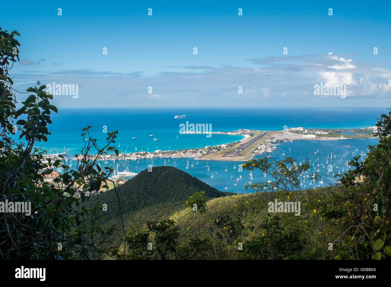 Blick von der hügeligen Zentrum der Insel auf der fa Stockfoto