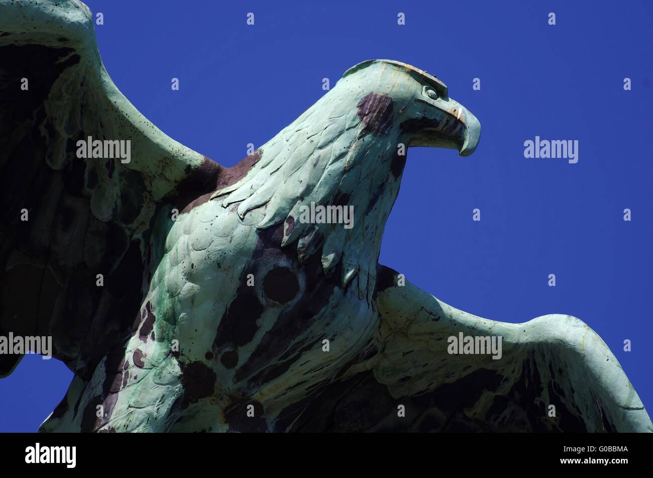 Adler Skulptur auf einer Spalte in Berlin Stockfoto